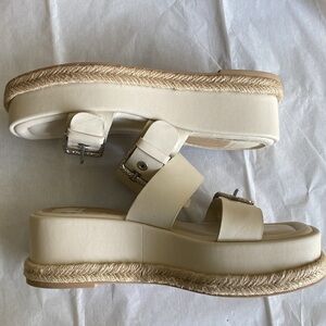 Dolce Vita Slip on Ivory Leather Canyon Sandals - Size 7